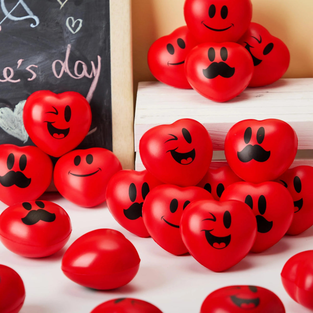 15pcs Valentine's Day Heart Shaped Happy Face Ball 3in