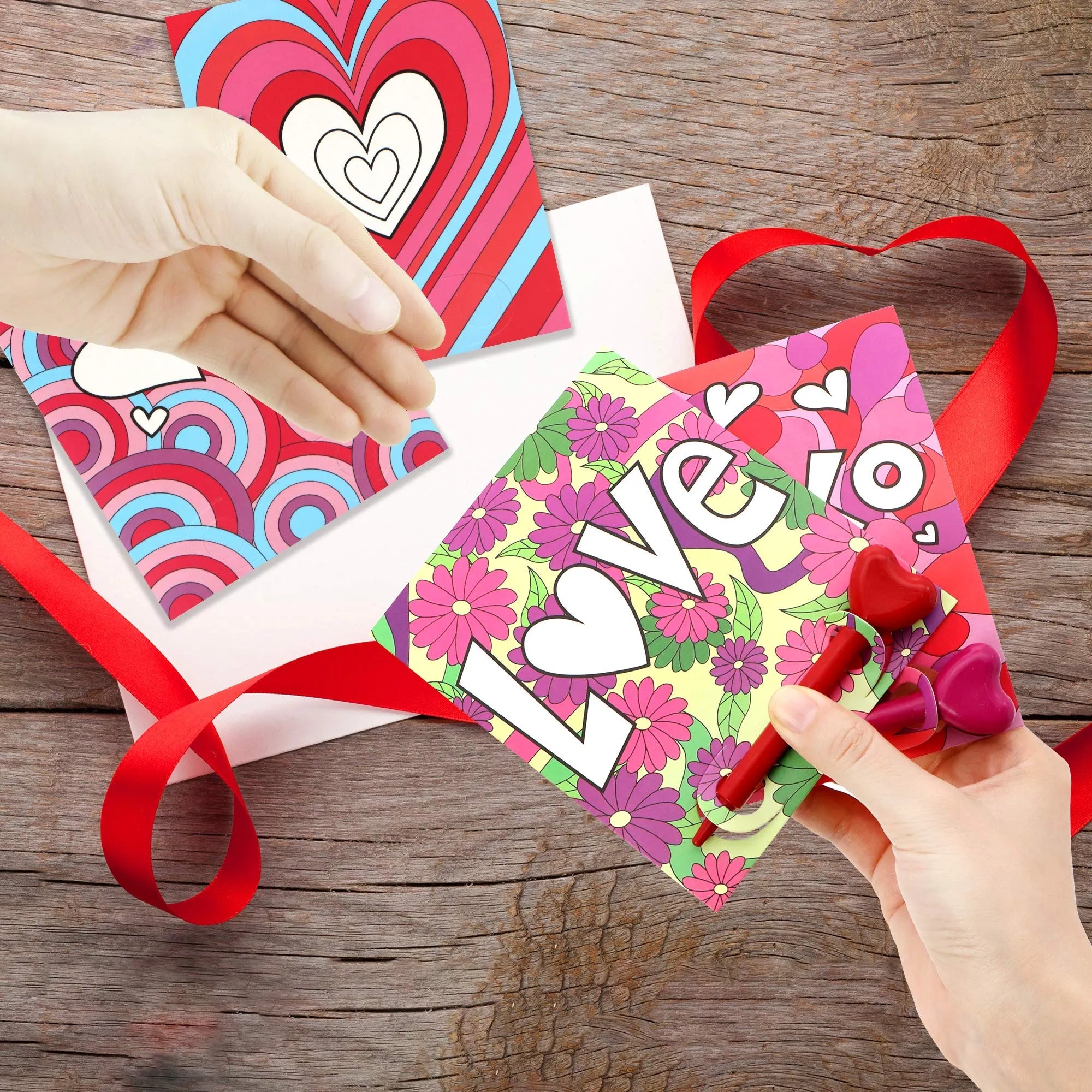 28Pcs Kids Valentine's Cards with Heart-Shaped Crayons - Classroom Exchange Gifts