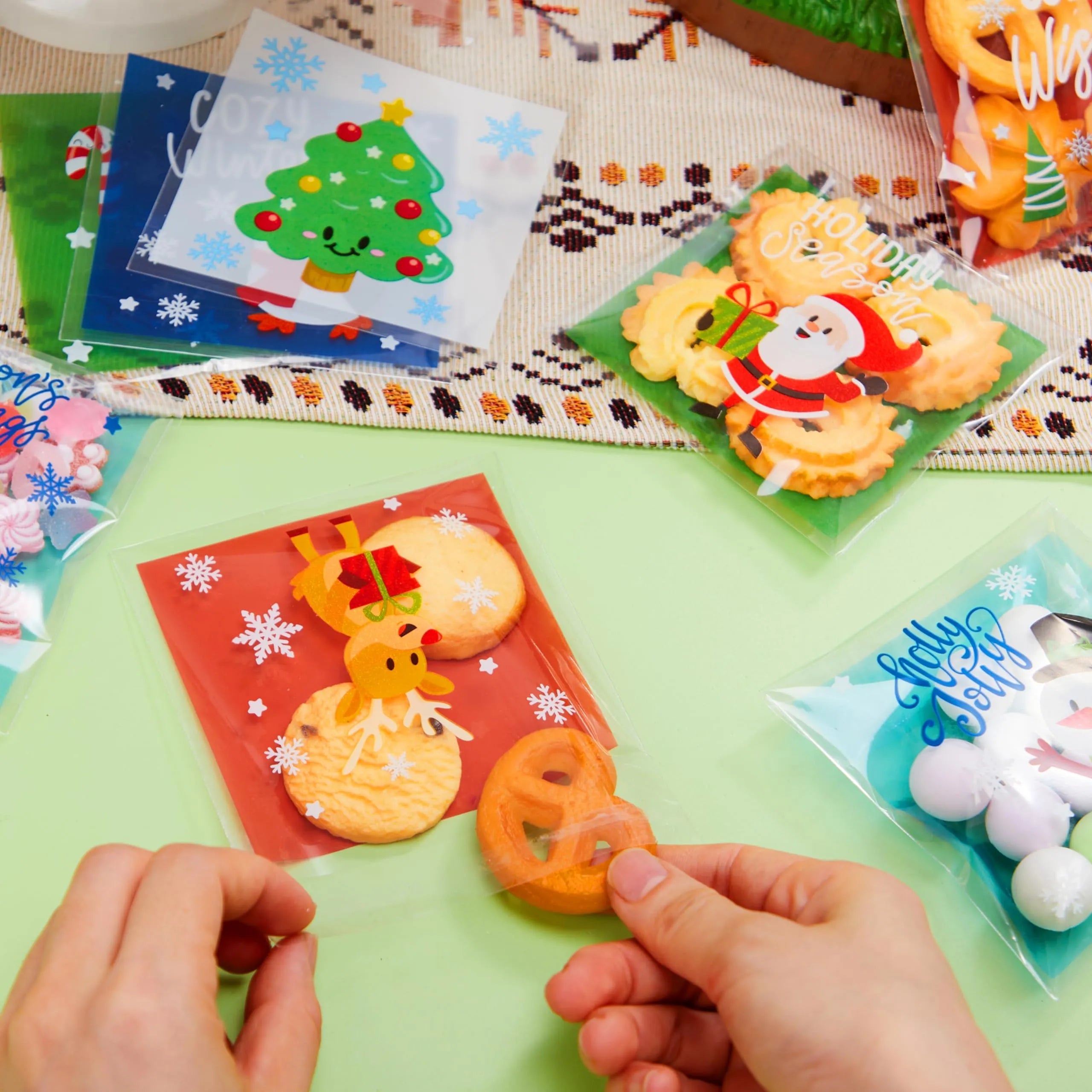 300-Pack Christmas Cellophane Candy Treat Bags