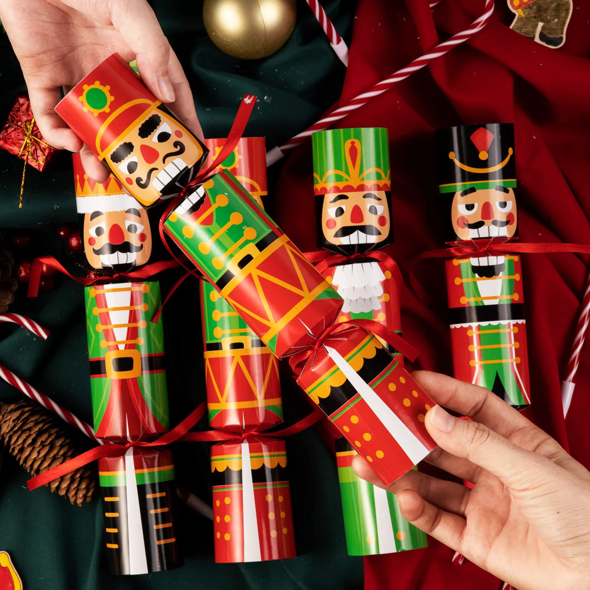 8-Piece Nutcracker-Themed Christmas Cracker Set